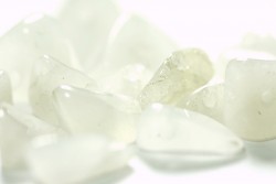 Chalcedon bílý