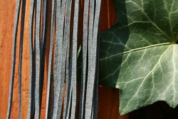 Kožený řemínek hranatý - vepřovice - 9 šedý